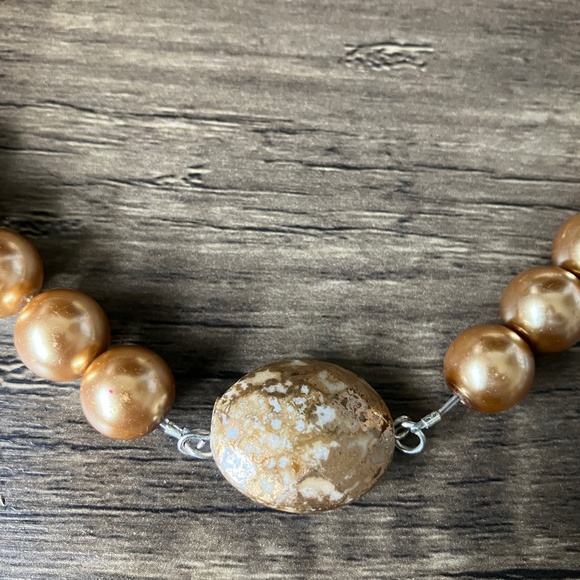 Vintage gold tone faux pearl baroque necklace - Picture 4 of 5